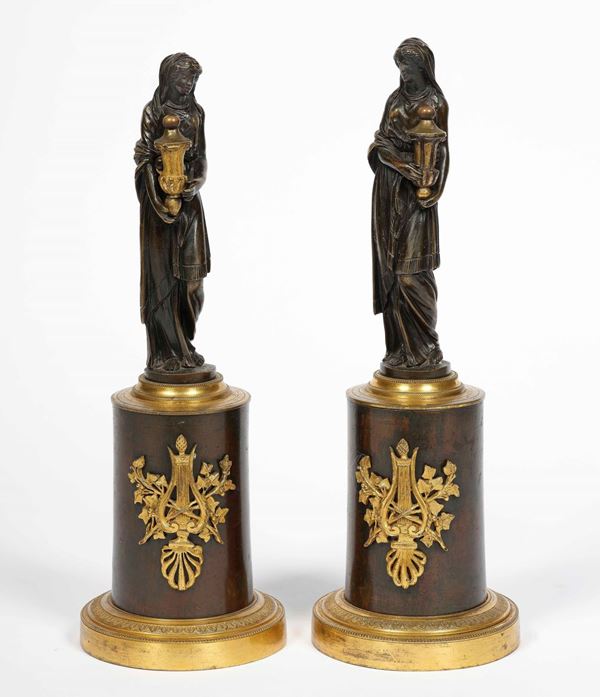 Coppia di sculture in bronzo dorato e patinato. Francia XIX secolo