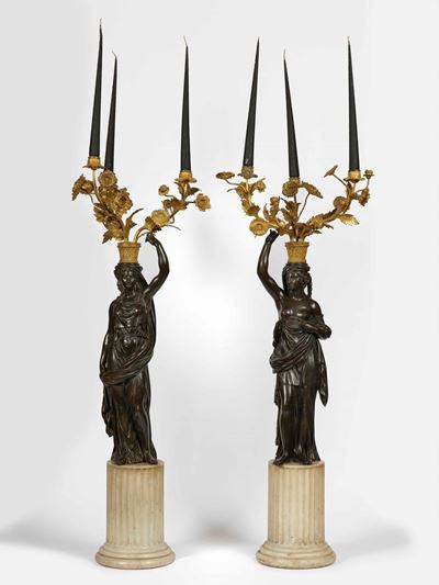 Coppia di Candelabri in Bronzo Patinato e Dorato. XIX Secolo