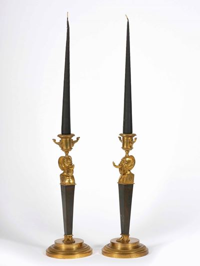 Coppia di Candelieri in Bronzo Dorato e Patinato. XIX Secolo