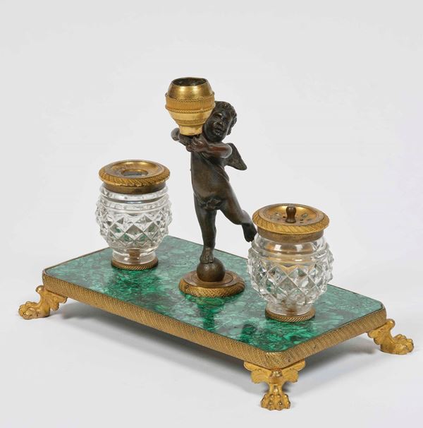 Calamaio in bronzo dorato e patinato, malachite e cristallo. XIX secolo