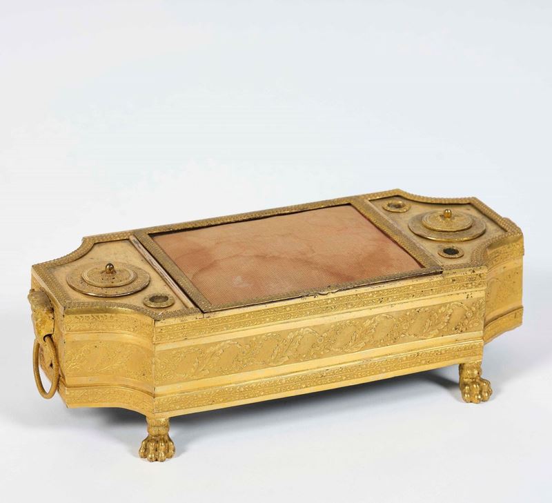 Calamaio in bronzo e metallo dorato e cesellato. XIX secolo  - Asta Palazzo Loschi Zileri dal Verme - Cambi Casa d'Aste