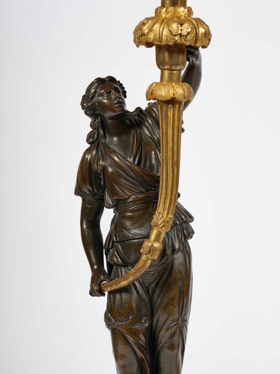 Coppia di Candelabri a Tre Fiamme in Bronzo Dorato e Patinato. Francia, Fine XVIII Secolo