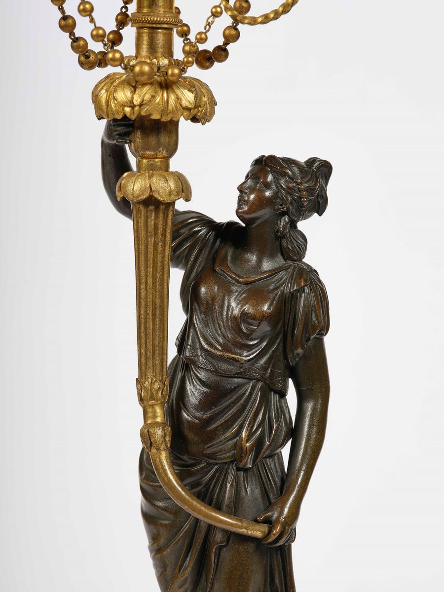 Coppia di Candelabri a Tre Fiamme in Bronzo Dorato e Patinato. Francia, Fine XVIII Secolo
