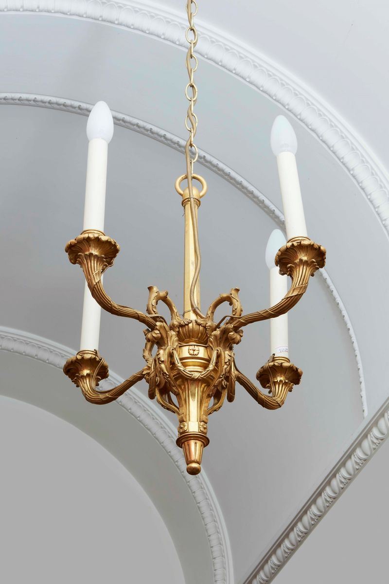 Lampadario a sospensione in bronzo dorato a quattro luci. XIX-XX secolo  - Asta Palazzo Loschi Zileri dal Verme - Cambi Casa d'Aste