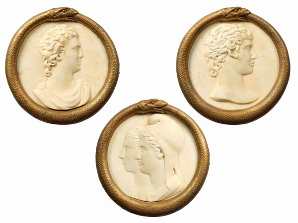 Insieme di sei rilievi rotondi con profili classici. Marmo bianco. Arte neoclassica del XIX secolo