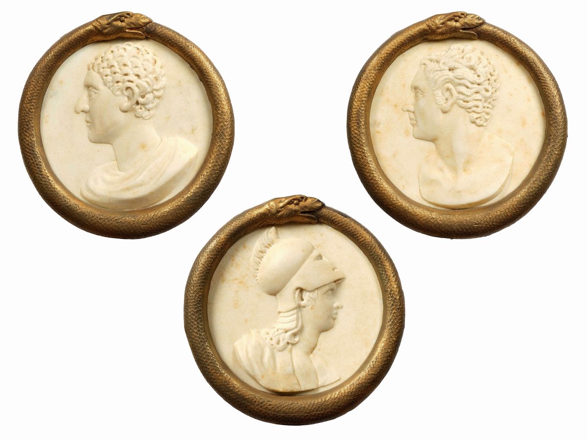 Insieme di Sei Rilievi Rotondi con Profili Classici. Marmo Bianco. Arte Neoclassica del XIX Secol...