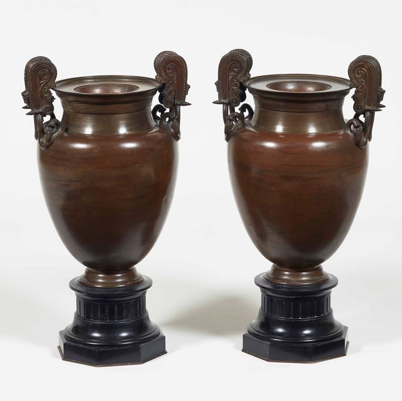 Coppia di vasi biansati in bronzo, XIX secolo  - Asta Palazzo Loschi Zileri dal Verme - Cambi Casa d'Aste