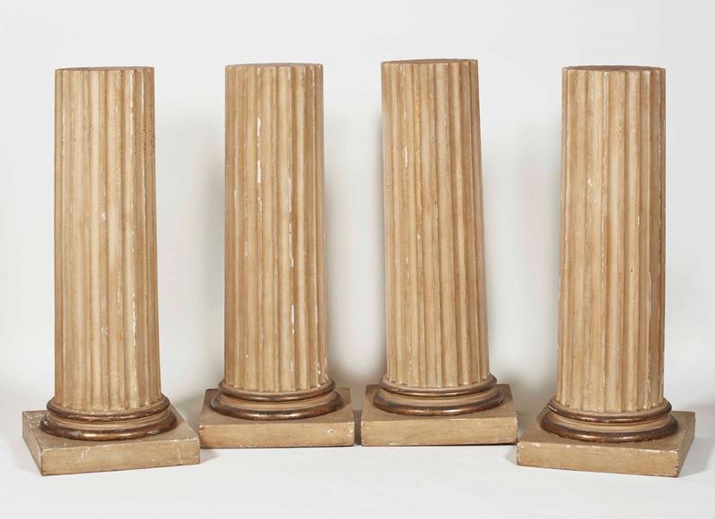 Quattro semi colonne scanalate in legno laccato color avorio. XIX secolo  - Asta Palazzo Loschi Zileri dal Verme - Cambi Casa d'Aste