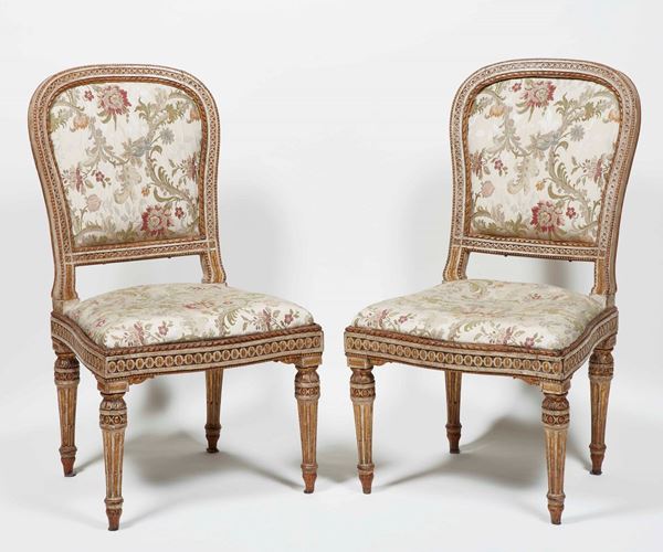 Coppia di sedie in legno intagliato, laccato e dorato. Milano, fine XVIII secolo