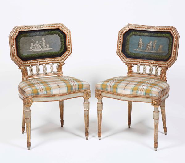 Gruppo di otto sedie in legno intagliato, laccato color avorio e dorato. Toscana fine XVIII secolo