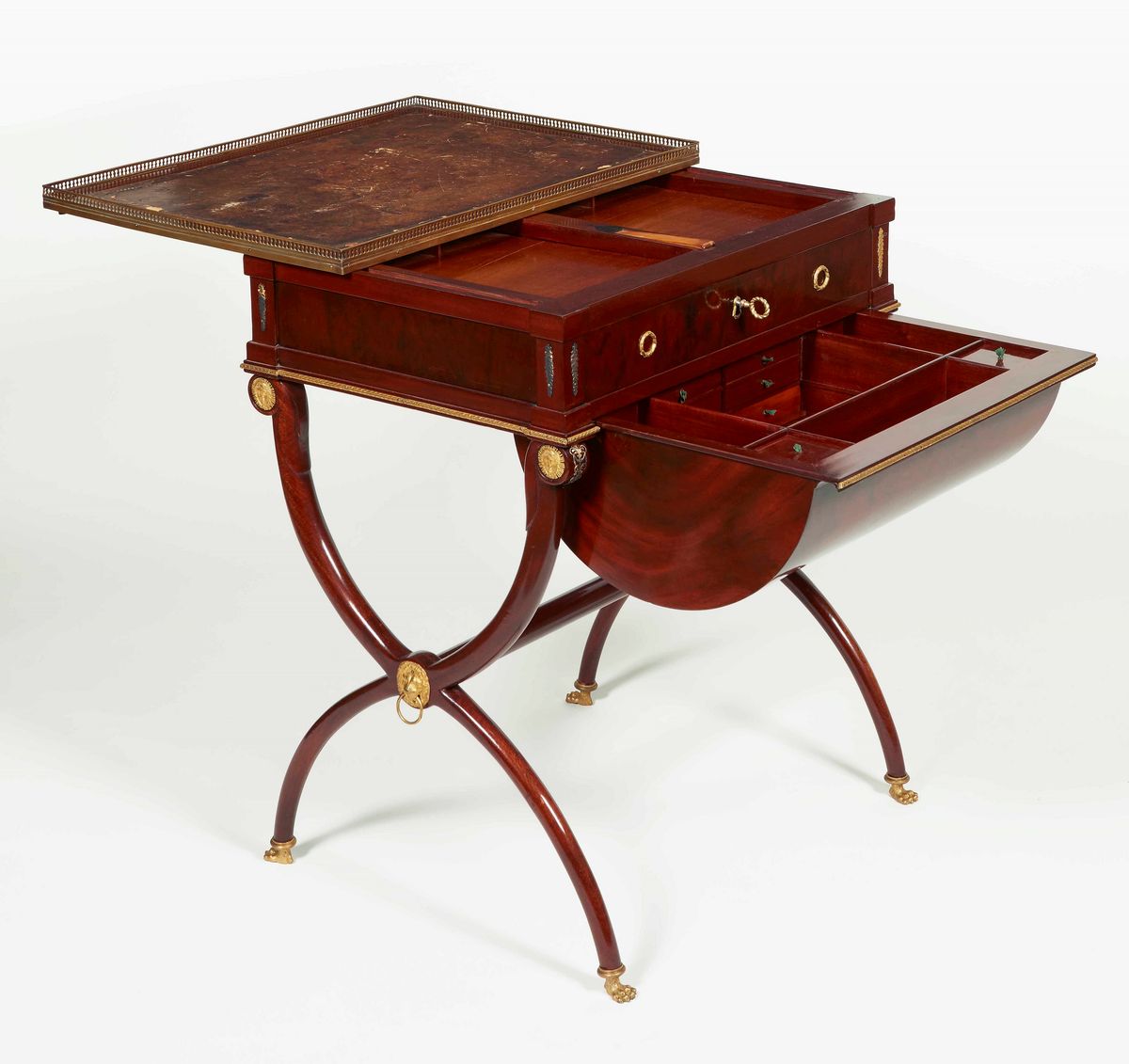 Prezioso e Raffinato Tavolino Secrétaire in Legno di Mogano e Bronzi Dorati. Ambito di Georges Ja...
