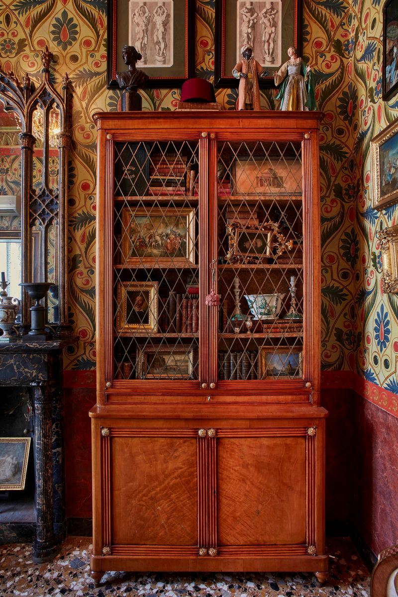 Coppia di librerie in legno a due corpi. Inizio XIX secolo  - Asta Palazzo Loschi Zileri dal Verme - Cambi Casa d'Aste