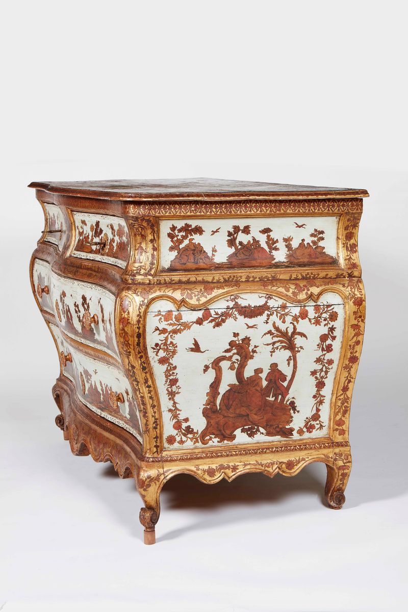 Importante Commode di Forma Bombata in Legno Laccato, Decorato Ad "arte Povera" e Parzialmente Do...