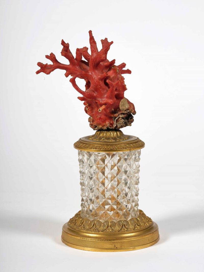 Alzata in bronzo dorato, cristallo e corallo. XIX secolo  - Auction Palazzo Loschi Zileri dal Verme - Cambi Casa d'Aste