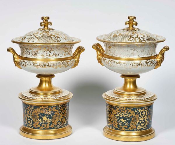 Coppia di grandi vasi bruciaprofumi Manifattura indeterminata, seconda metà del XIX secolo