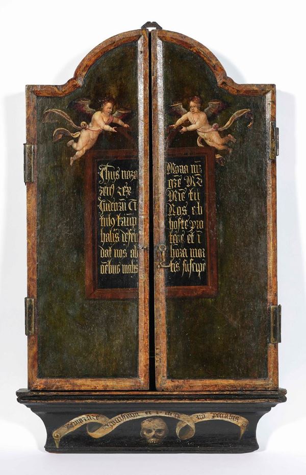 Scuola fiamminga del XVI secolo Trittico a tre ante richiudibili raffigurante gentiluomo nello studio e Crocifissione con ritratto di committente