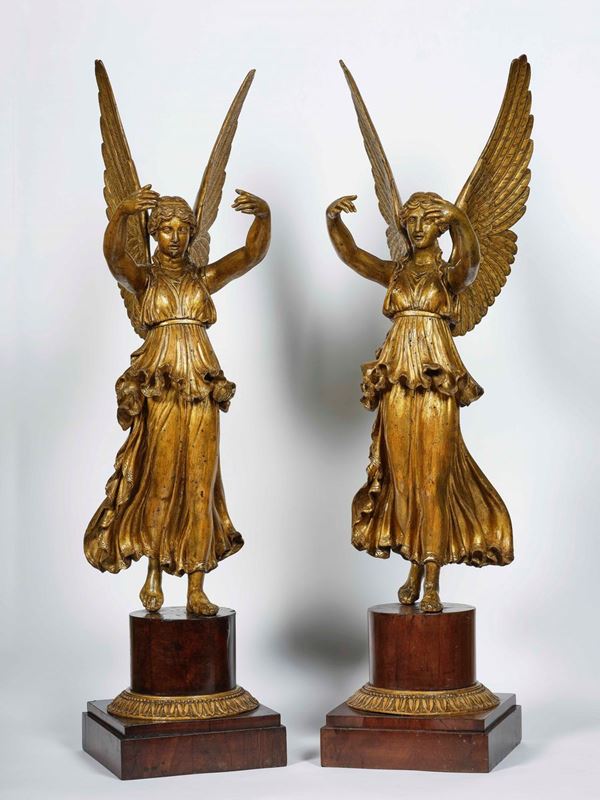 Coppia di Vittorie Alate. Legno scolpito e dorato. Arte neoclassica italiana del XIX secolo