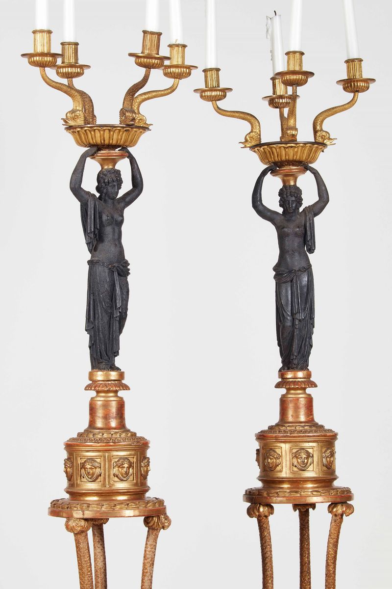 Importante e Rara Coppia di Candelabri in Legno Scolpito, Patinato e Dorato. Regno Borbonico Fine...