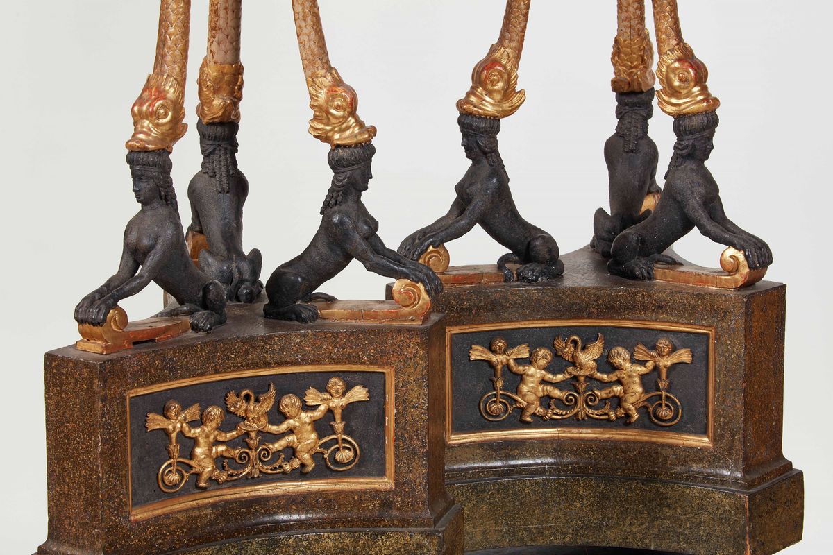 Importante e Rara Coppia di Candelabri in Legno Scolpito, Patinato e Dorato. Regno Borbonico Fine...