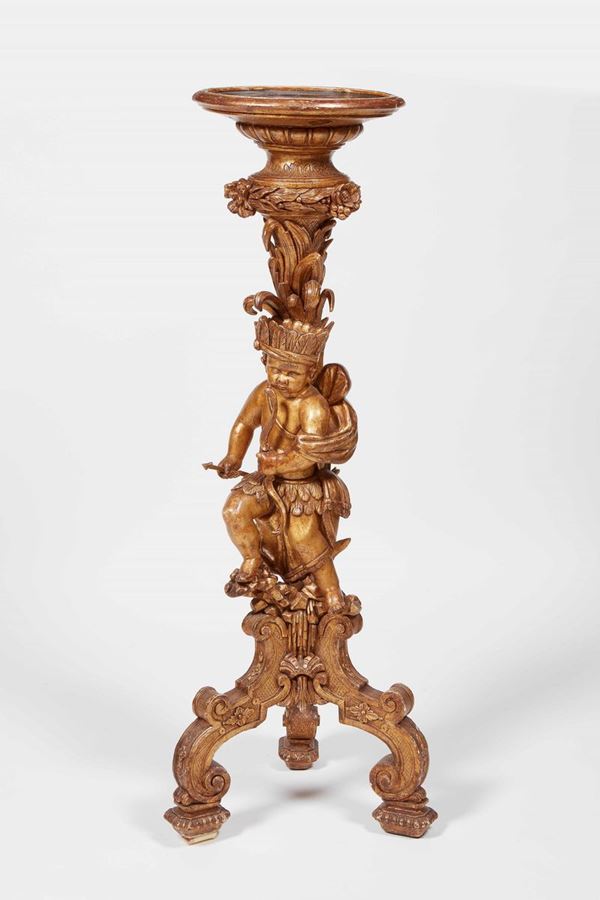 Gueridon in legno scolpito e dorato. Francia XVIII secolo