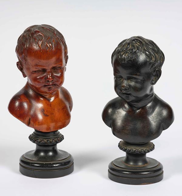 Due busti di fanciullo in legno scolpito e bronzo fuso. Arte italiana del XIX secolo
