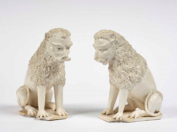 Coppia di sculture di leoni Francia (Luneville ?), XIX secolo
