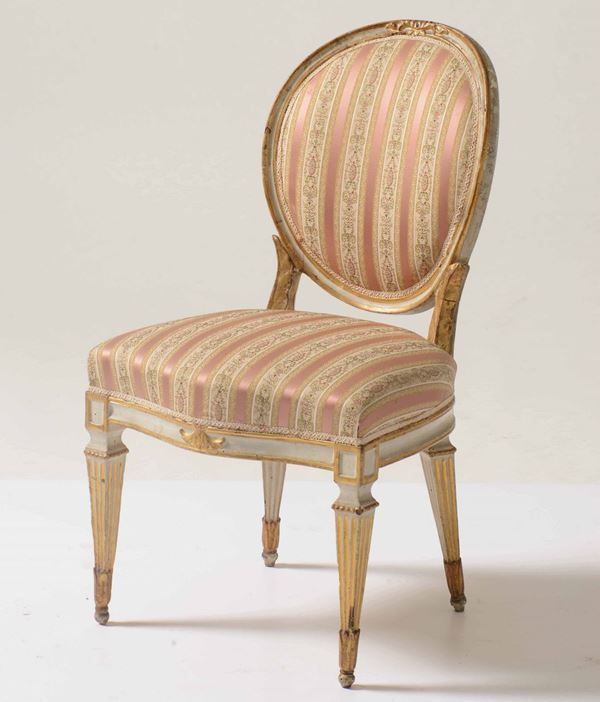 Sedia in legno intagliato, laccato e dorato. Fine XVIII secolo