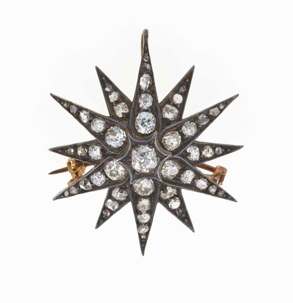 Lotto composto da una spilla con diamanti di vecchio taglio ed un anello con diamanti, zaffiri e rubini
