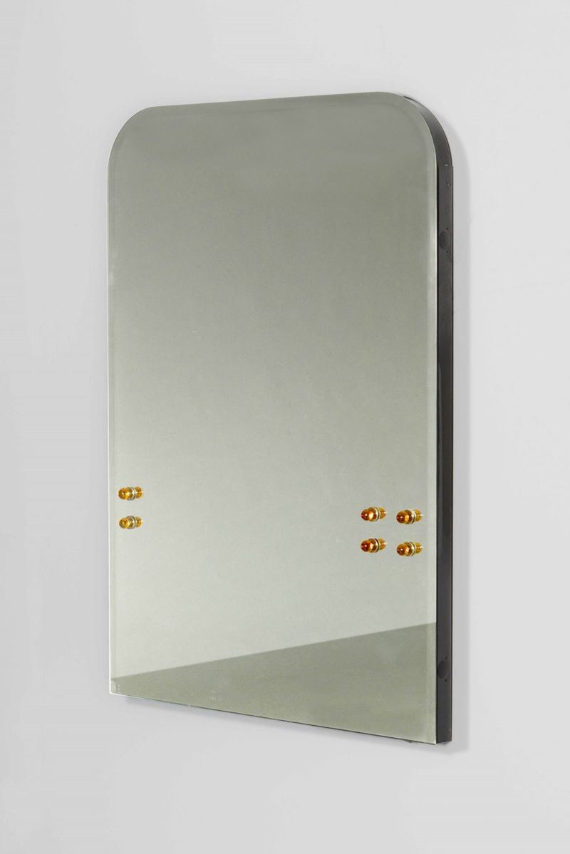 Specchiera da parete luminosa con struttura in metallo e cristallo specchiato.  - Auction Design Lab - Cambi Casa d'Aste