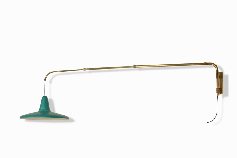 Lampada da parete estensibile e orientabile con struttura in ottone e paralume in metallo laccato.  - Auction Design Lab - Cambi Casa d'Aste