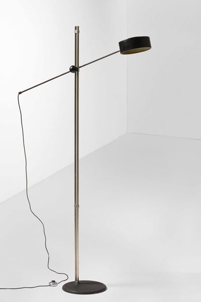 Lampada da Terra Orientabile con Struttura in Metallo Cromato, Diffusore e Base in Metallo Laccat...