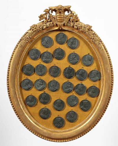 Coppia di Cornici in Legno e Stucco Dorato Contenenti Collezione di Placchette in Pietra Lavica (...