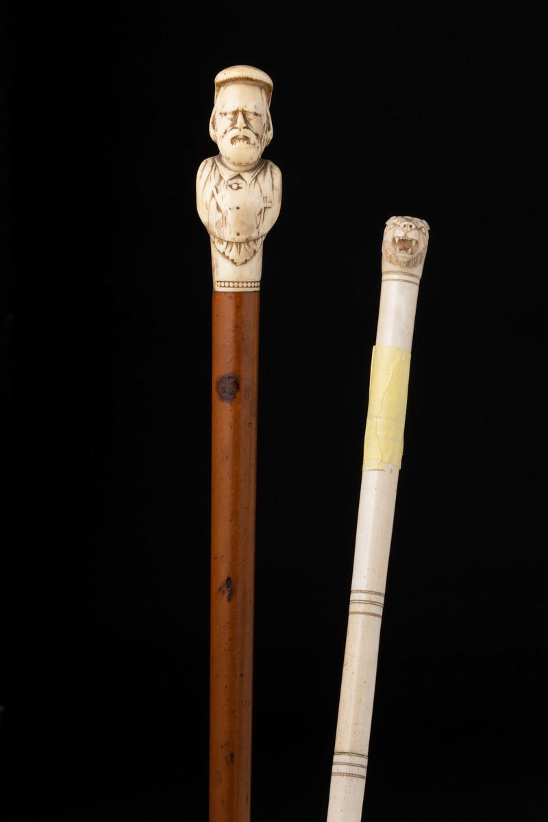 Due bastoni da passeggio in avorio di diversa manifattura  - Auction Collectors' Sticks - I - Cambi Casa d'Aste