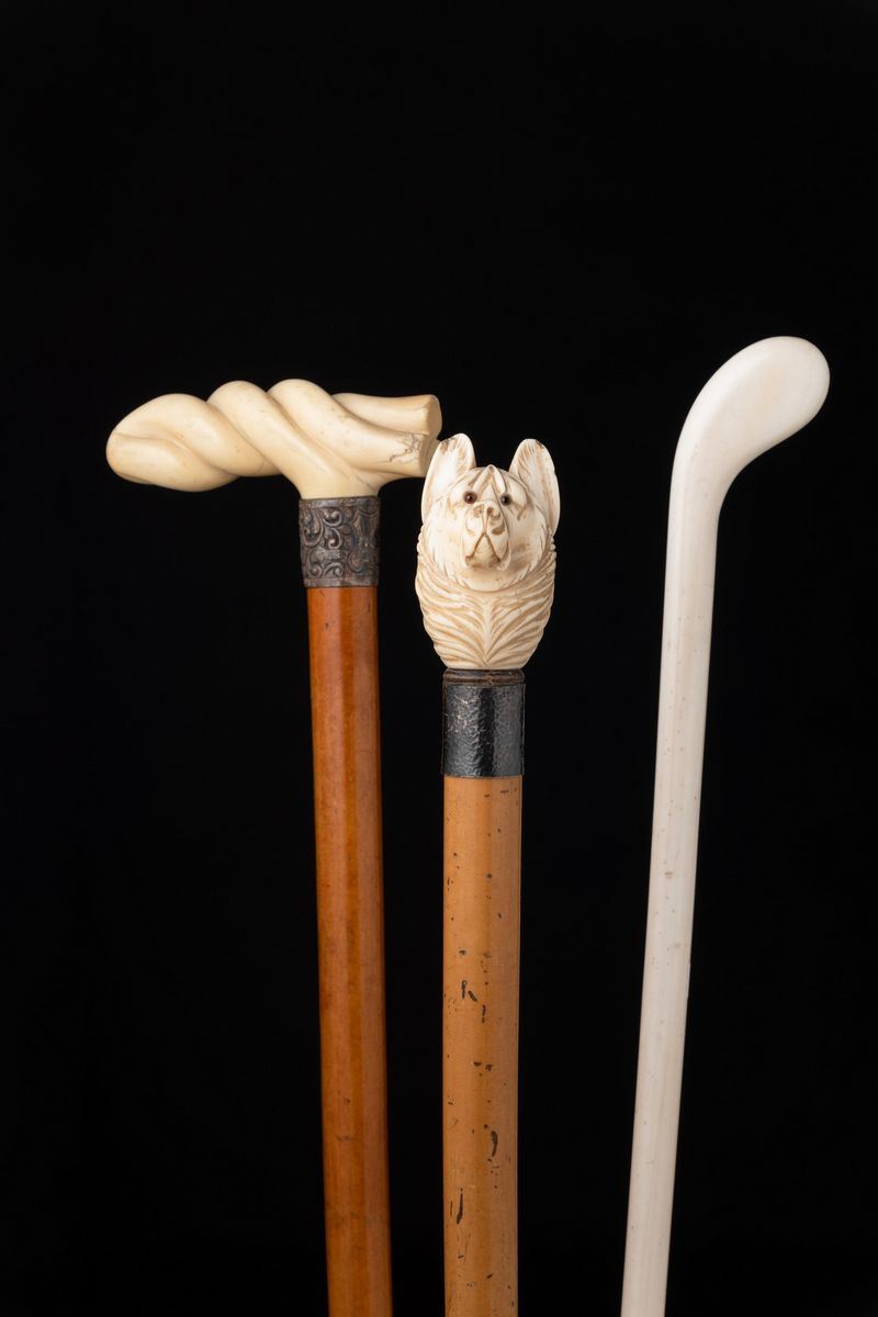 Tre bastoni da passeggio. Inghilterra, fine XIX - inizio XX secolo  - Auction Collectors' Sticks - I - Cambi Casa d'Aste
