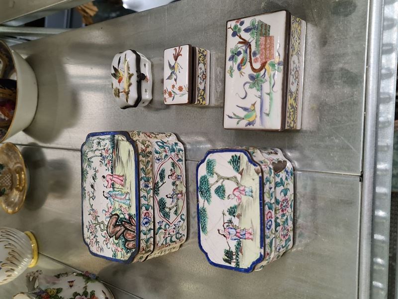 Cinque scatole Europa e Cina, XX secolo  - Auction Ceramics | Cambi Time - Cambi Casa d'Aste