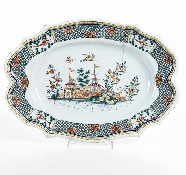 Un piatto ovale. Francia, Manifattura di Rouen, XVIII o XIX secolo