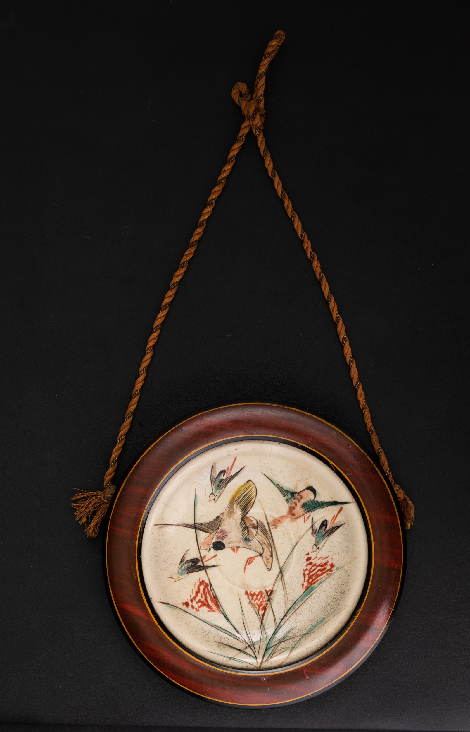 Coppia di Piattini in Porcellana Raffiguranti Anatre tra i Giunchi, Giappone, Periodo Meiji (1868...