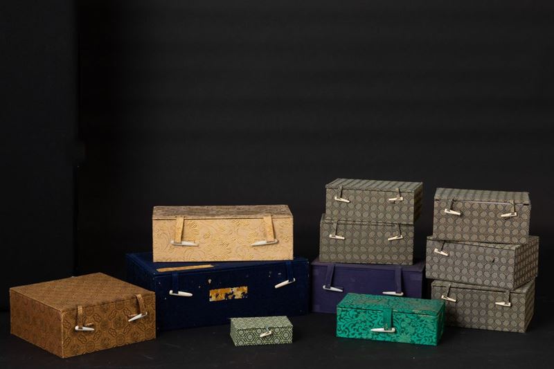 Lotto composto da undici scatole con rivestimento in tessuto, Cina, XX secolo  - Auction Asian Art - I - Cambi Casa d'Aste