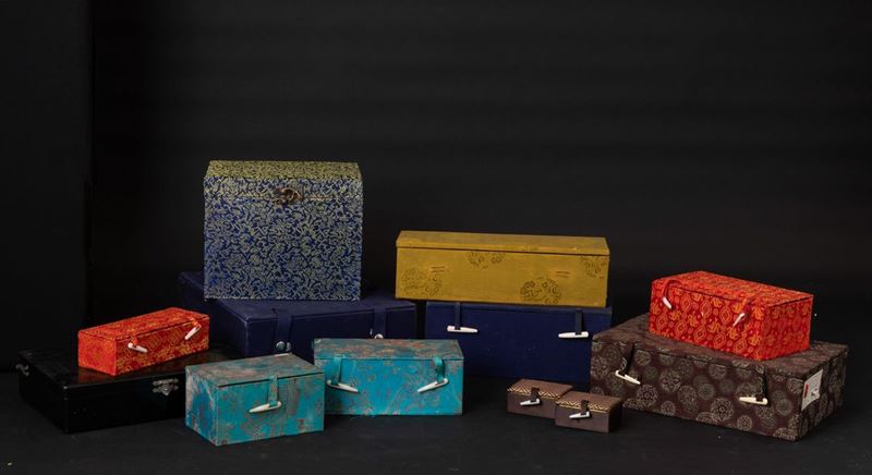 Lotto composto da dodici scatole con rivestimento in tessuto, Cina, XX secolo  - Auction Asian Art - I - Cambi Casa d'Aste