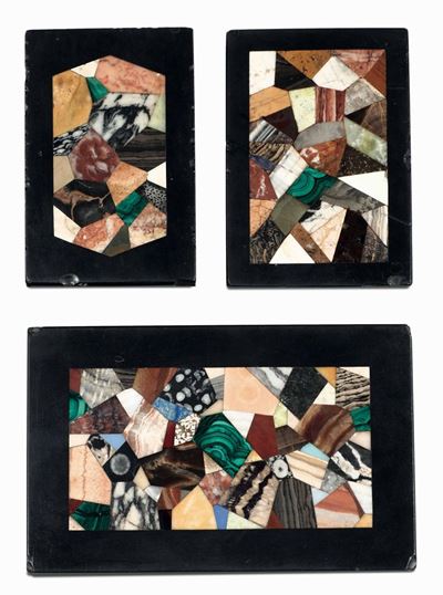Gruppo di Tre Presse Papier in Commesso di Marmi e Pietre Dure. XX Secolo