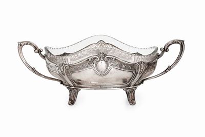 Centrotavola in Argento Fuso e Cesellato. Argenteria Artistica, Italia o Germania, Inizio XX Seco...