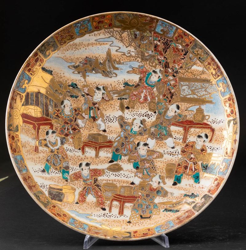 Piatto in porcellana con bambini che giocano, Giappone, periodo Meiji (1868-1912)  - Asta Arte Orientale | Cambi Time - I - Cambi Casa d'Aste