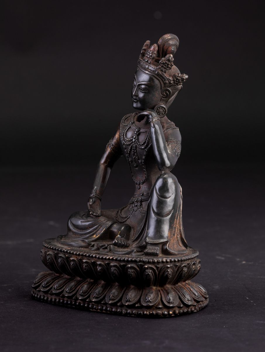 Figura in Bronzo Raffigurante Tara Seduta su Doppio Fiore di Loto, Tibet, XIX Secolo