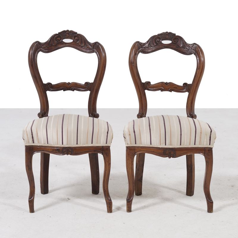 Coppia di sedie in legno intagliato  - Asta Antiquariato - Cambi Casa d'Aste