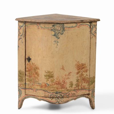 Angolare in Legno Laccato, XVIII Secolo