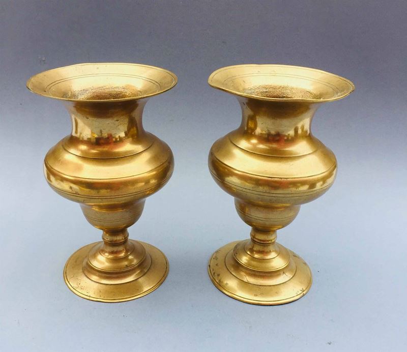 Coppia di antichi vasi in bronzo, XVIII secolo  - Auction Ancient and Modern: 290 lots from a private collection | Cambi Time - I - Cambi Casa d'Aste
