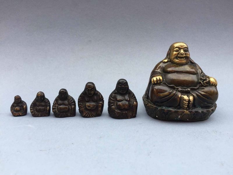 Cina, 6 piccoli Buddha in bronzo  - Auction Ancient and Modern: 290 lots from a private collection | Cambi Time - I - Cambi Casa d'Aste