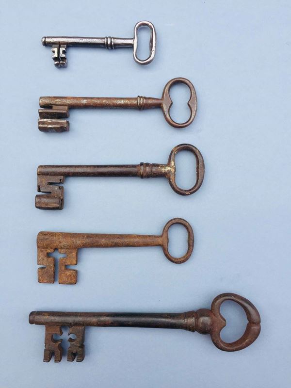 Lotti di cinque antiche chiavi