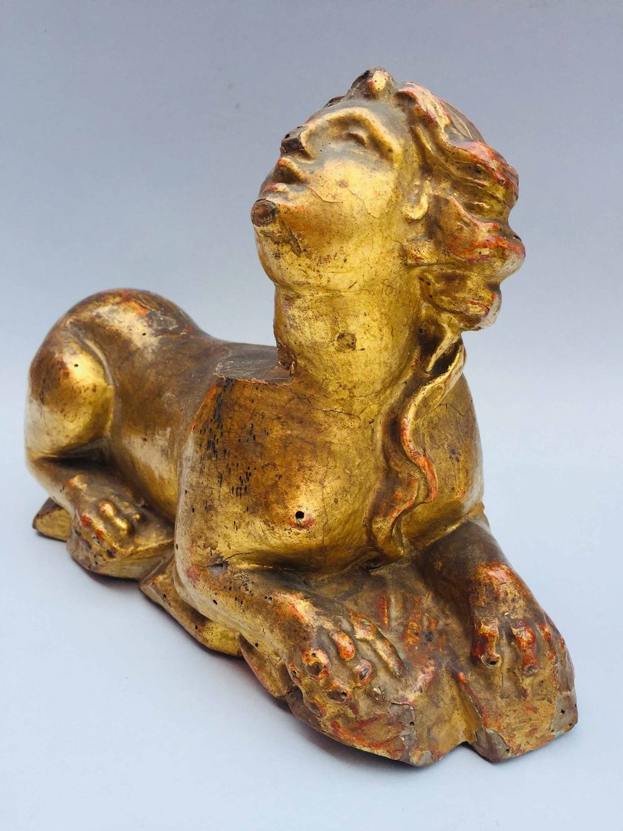 Coppia di Antiche Sfingi in Legno Dorato, Probabilmente Epoca Luigi XIV