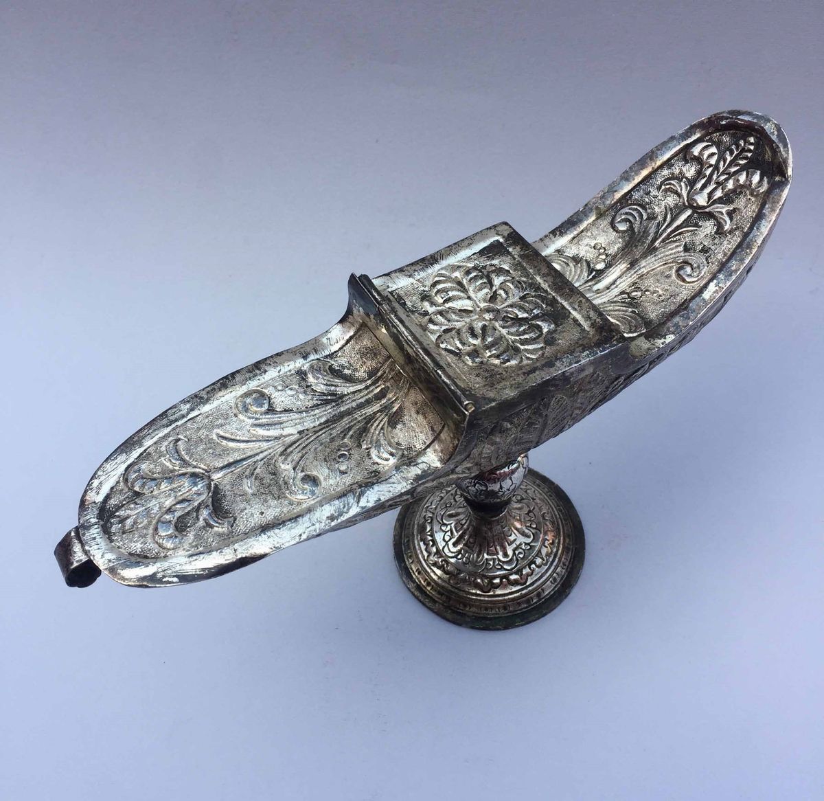 Elegante Navicella Portaincenso in Argento Sbalzato, XVII-XVIII Secolo